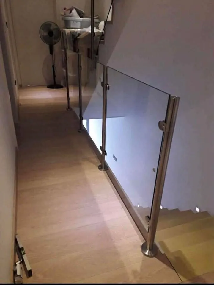 Garde-corps vitré : escalier intérieur