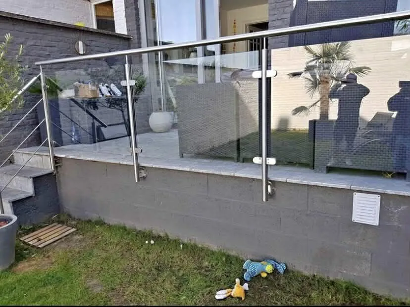 Garde-corps vitré : terrasse extérieure
