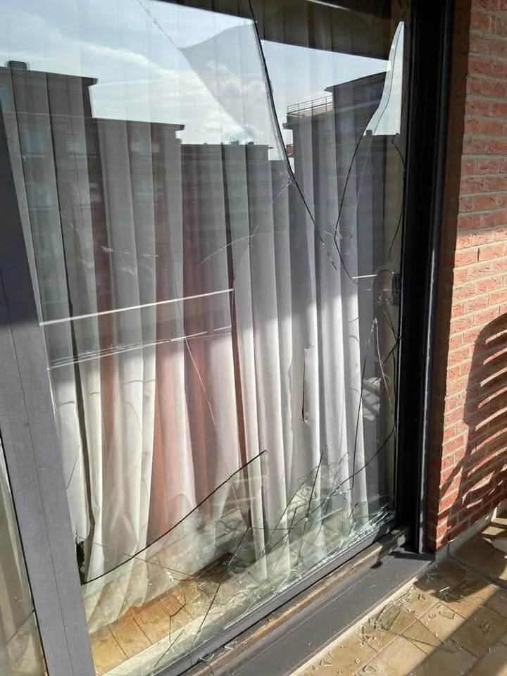 Mise en sécurité provisoire : baie d’appartement · avant